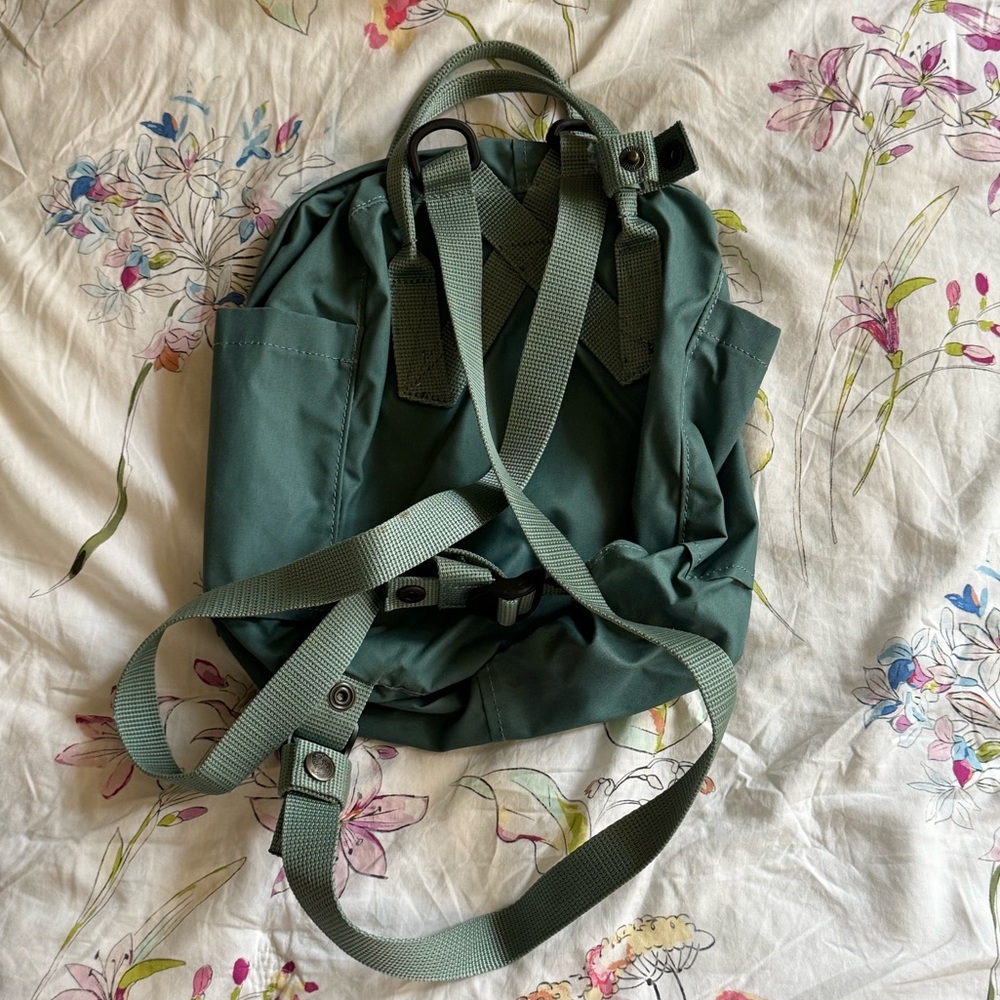Kånken Mini 664 Frost Green - Picture 2 of 12